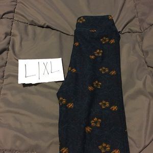 Lularoe L/XL leggings new, never worn